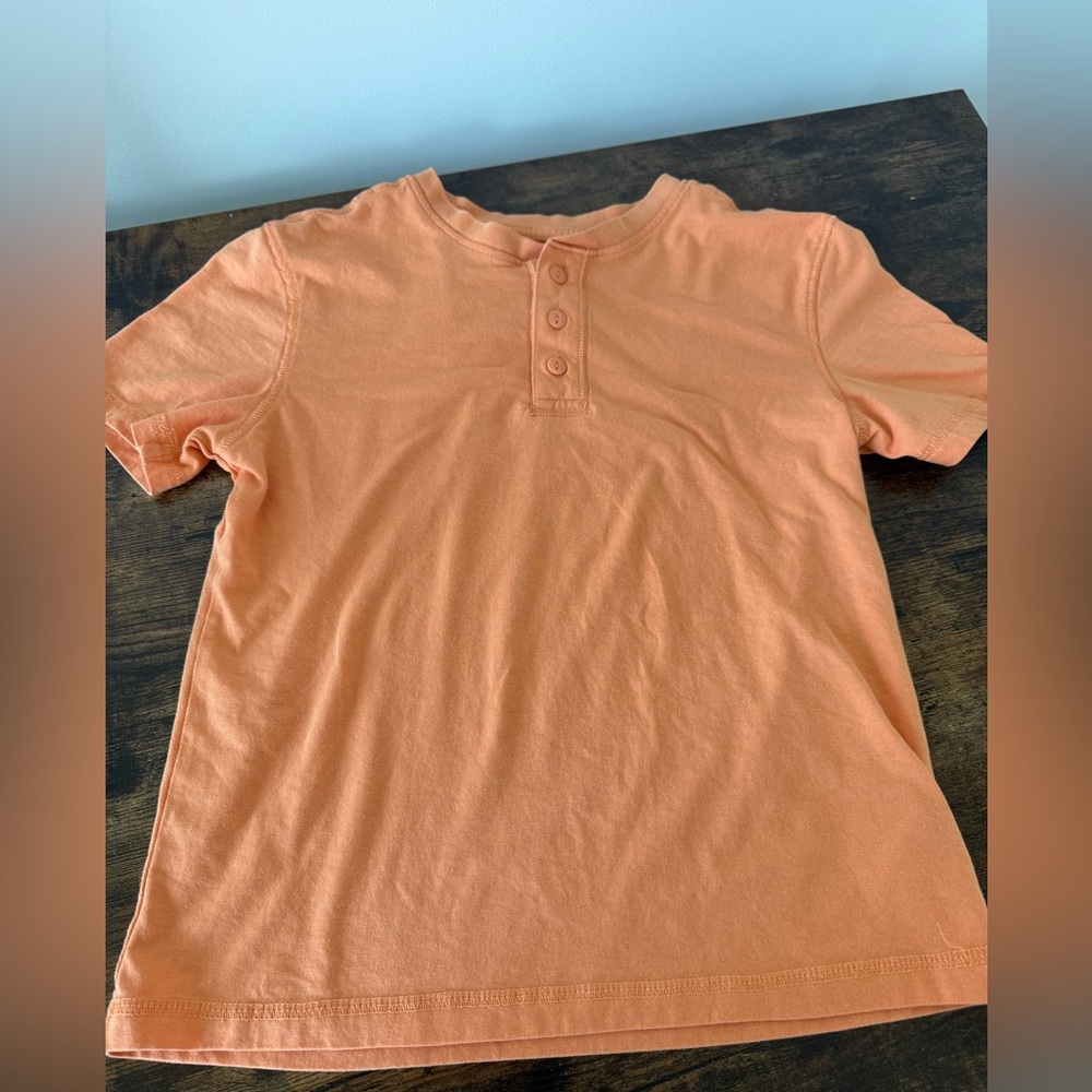 EUC. Medium (8) Old Navy Henley T shirt